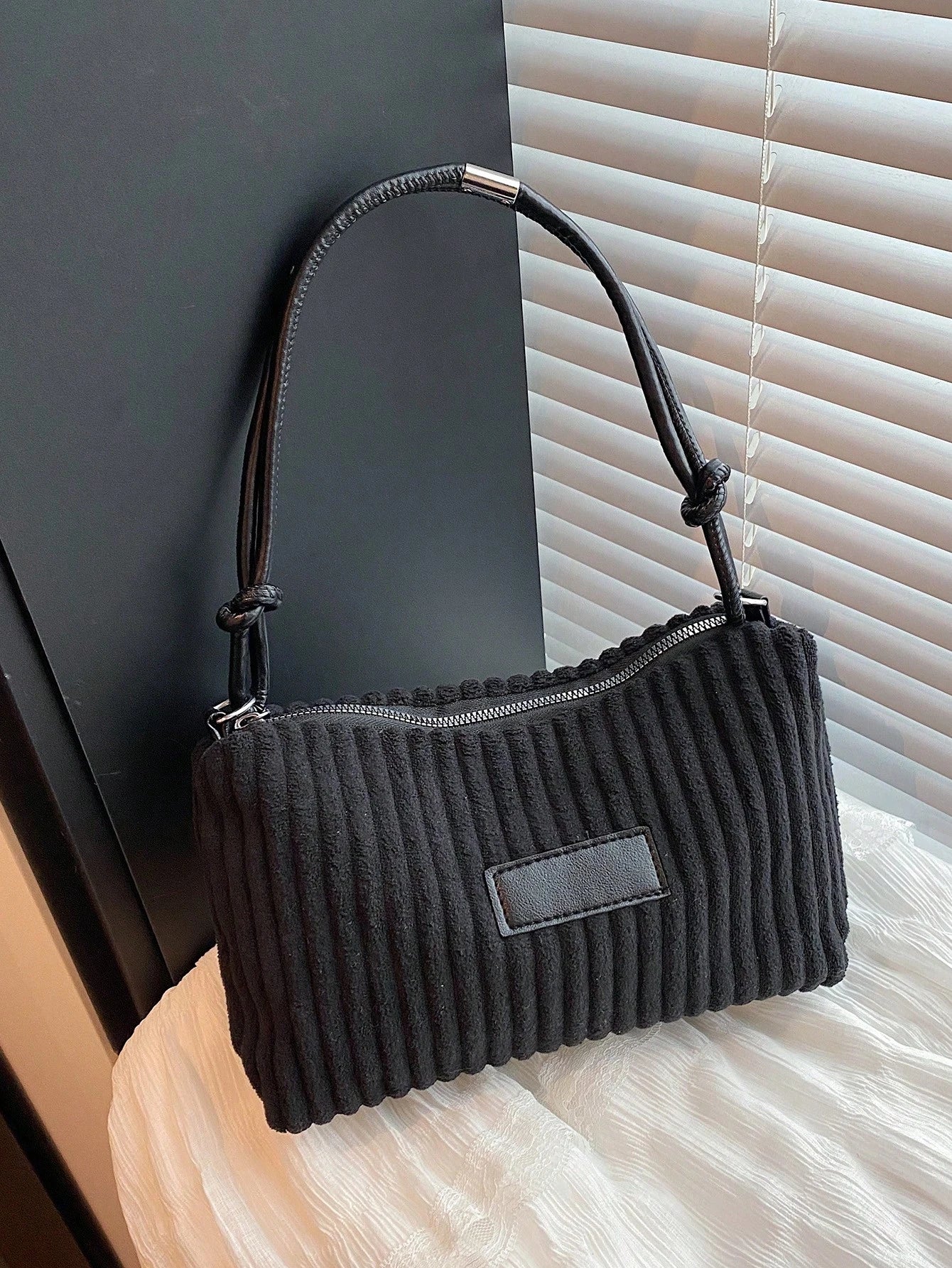 Irene – Versatile Crescent Straw Shoulder Bag