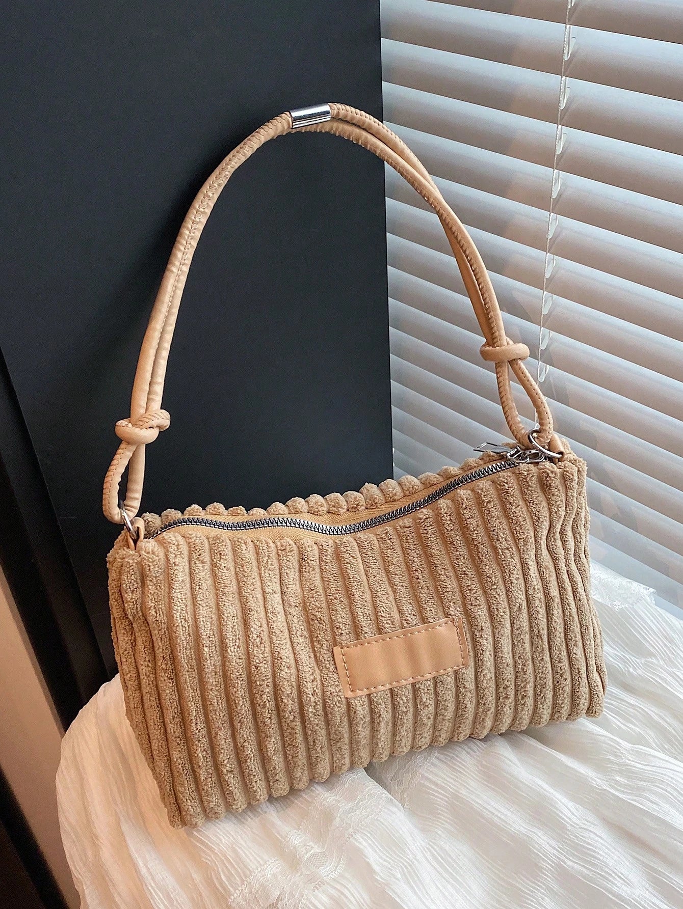 Irene – Versatile Crescent Straw Shoulder Bag